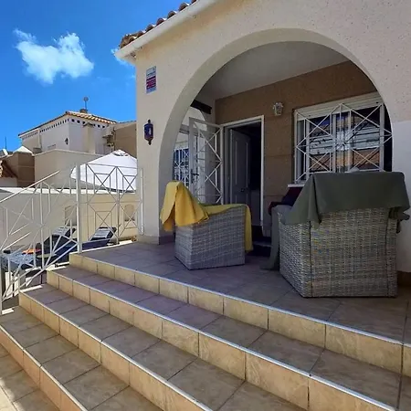 3 Bed Quad House Altos De La Bahia 托雷维耶哈